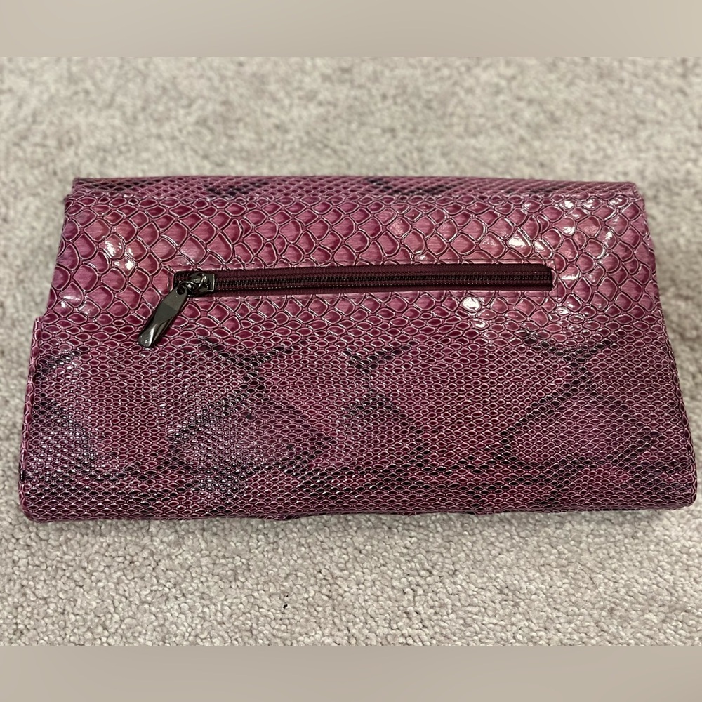 ⭐️5/$25⭐️ Purple Clutch - Picture 2 of 6